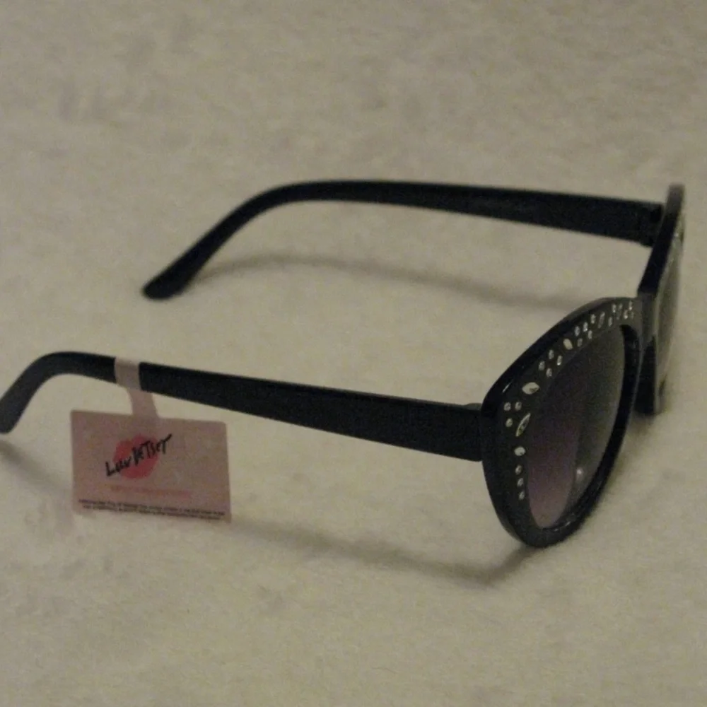 Betsey Johnson Black Crystal Cat Eye Sunglasses Luv Betsey Style NWT